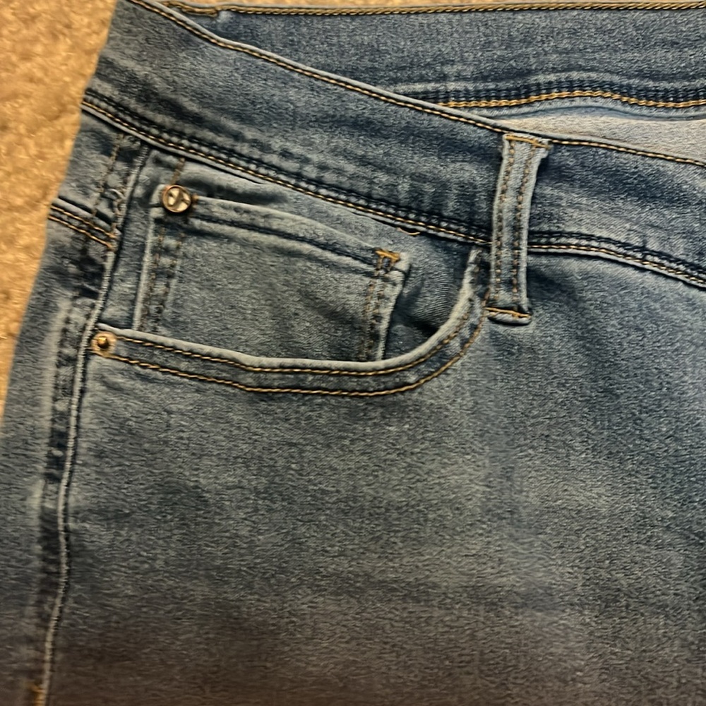 Curve Appeal Cropped Jeans - Size 14 - Picture 6 of 8